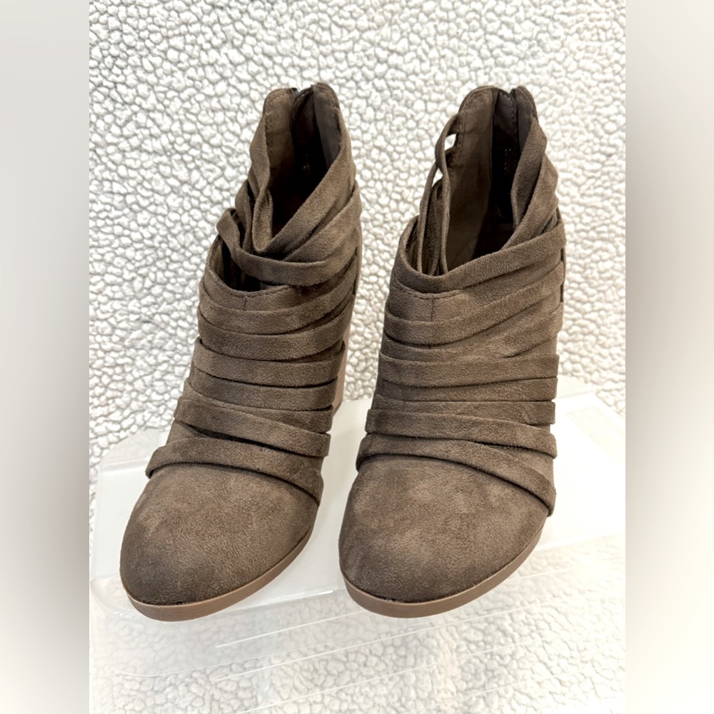 TG Faux Suede size 7.5
